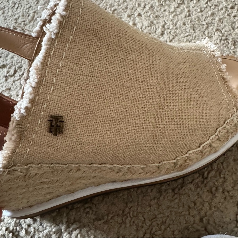 TOMMY HILFIGER size 7 1/2 M - Picture 13 of 13